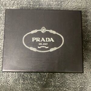 Coin purse with chain P dupe used only twice